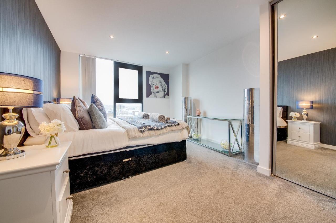 Spacious 3-bed Penthouse With Sky Line Views *